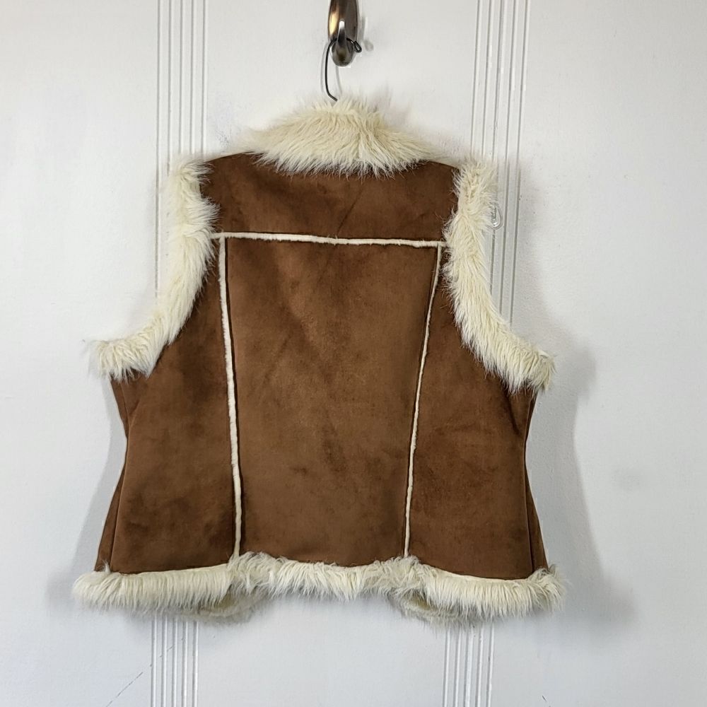 Essentials by Milano Vest - Picture 2 of 11